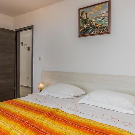 Lovely Apartment In Mali Losinj With Kitchen Esterno foto