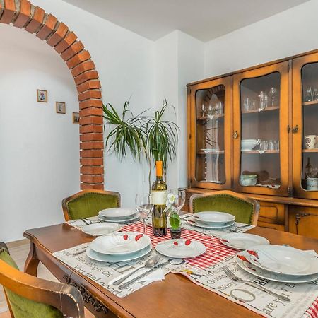 Lovely Apartment In Mali Losinj With Kitchen Esterno foto