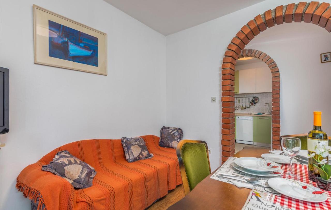 Lovely Apartment In Mali Losinj With Kitchen Esterno foto