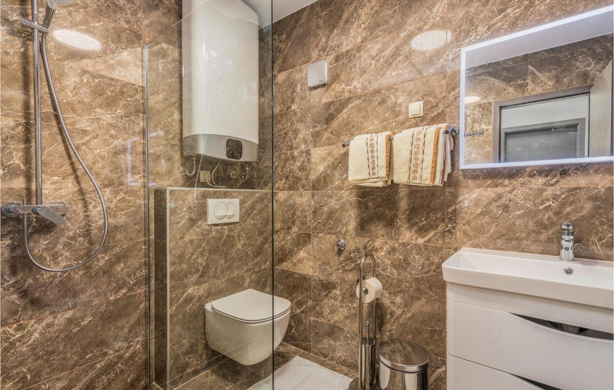 Lovely Apartment In Mali Losinj With Kitchen Esterno foto