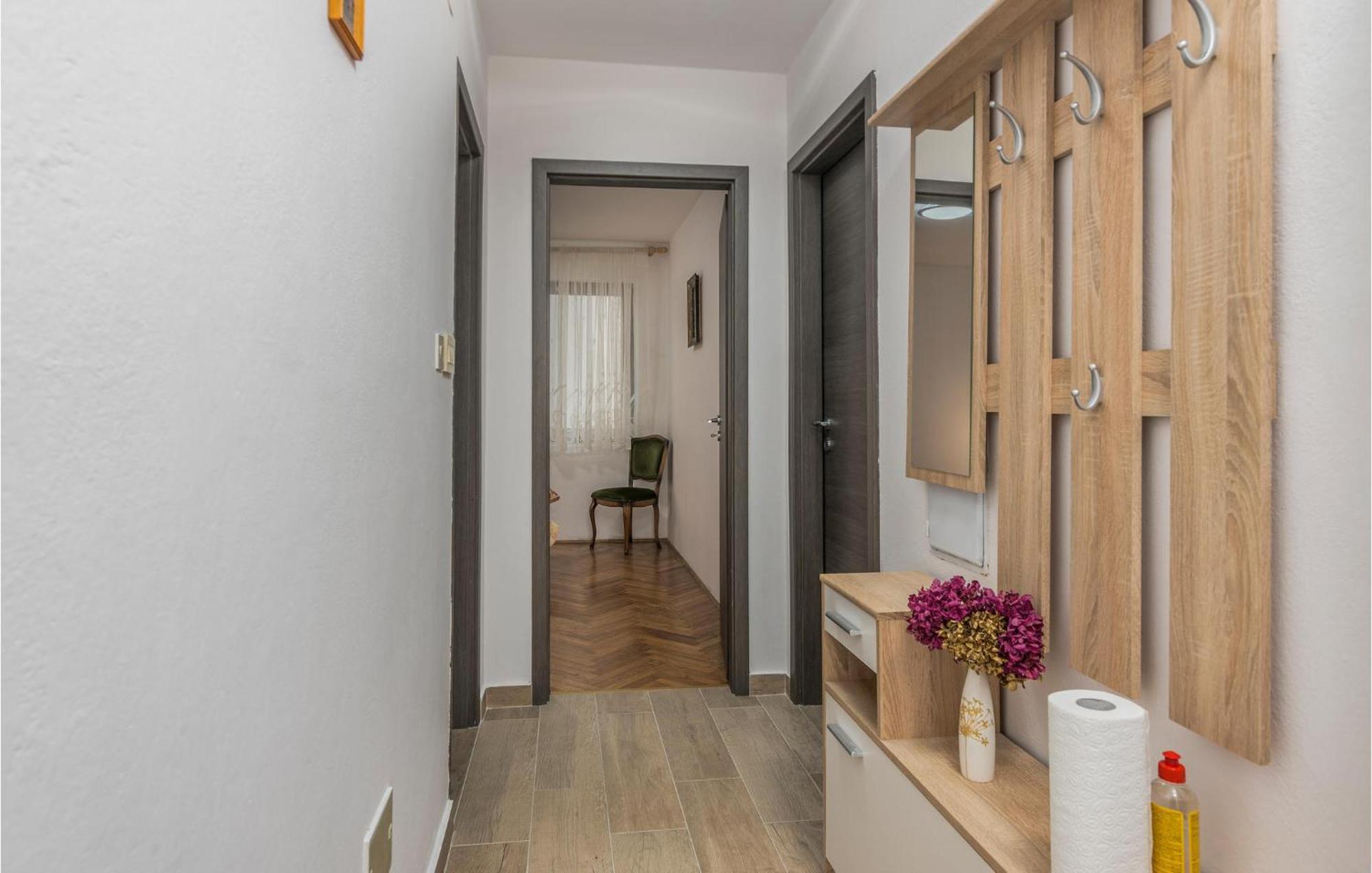 Lovely Apartment In Mali Losinj With Kitchen Esterno foto