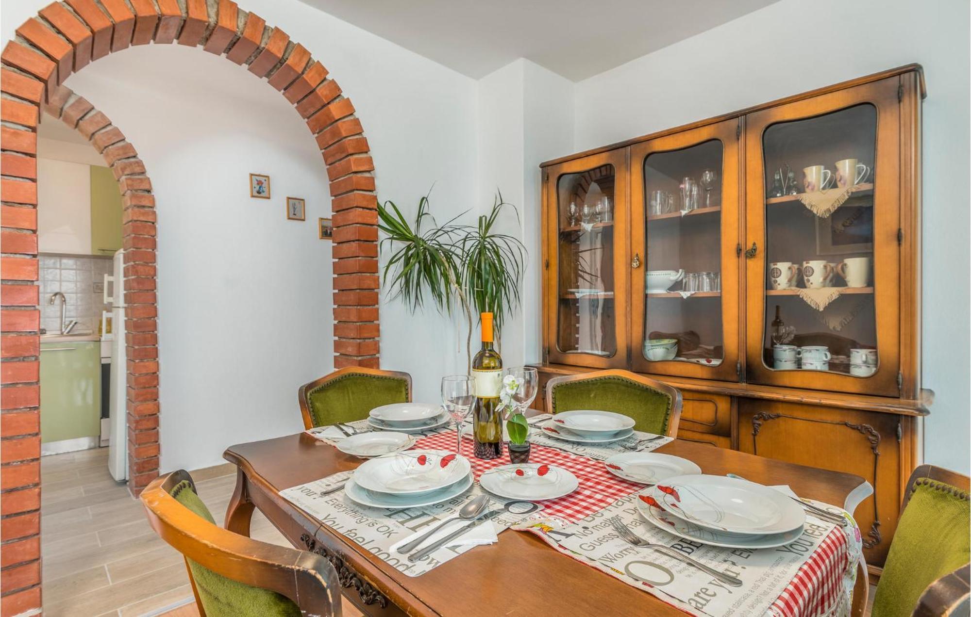 Lovely Apartment In Mali Losinj With Kitchen Esterno foto