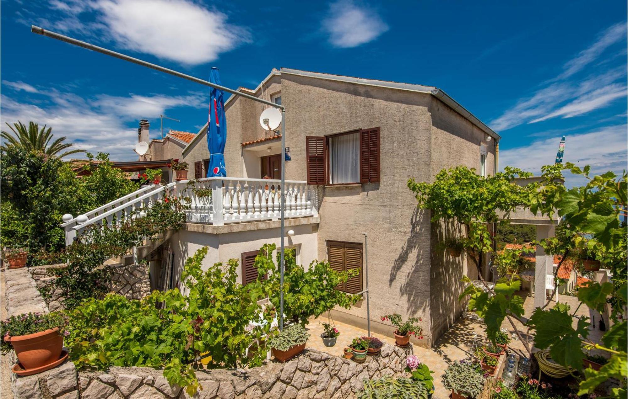 Lovely Apartment In Mali Losinj With Kitchen Esterno foto