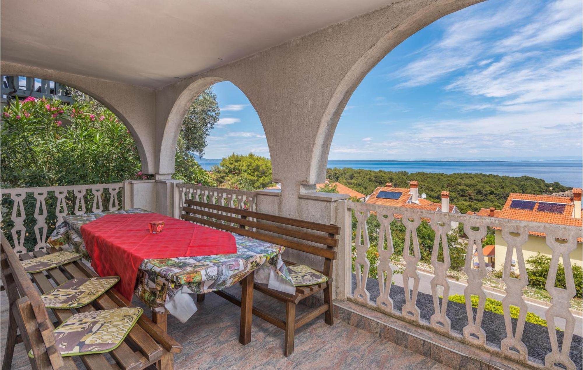 Lovely Apartment In Mali Losinj With Kitchen Esterno foto